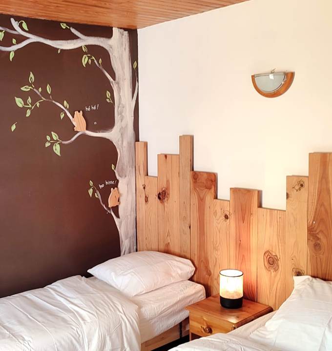 chambre bois gîte les 3 petis cochons