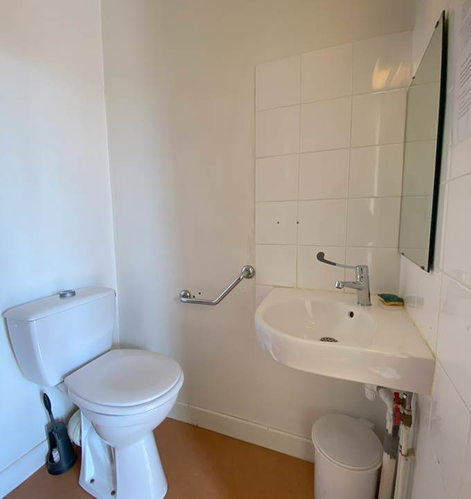 Chambre 3pers 12 Maison du Randonneur AuxR_M_la_rando toilettes