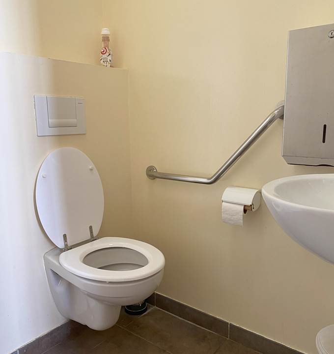 Chambre 4pers 11 Maison du Randonneur AuxR_M_la_rando toilettes