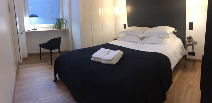 Une chambre spacieuse