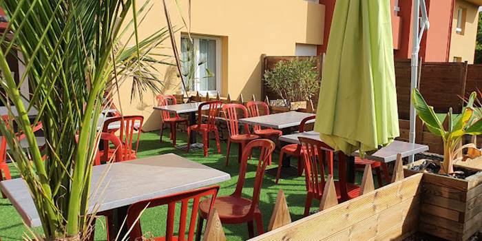 HÔTEL-RESTAURANT-LE-CHEVAL-BLANC-terrasse