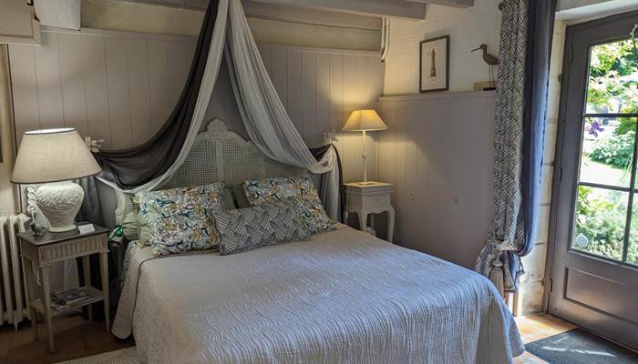 Moulin-Rouhaud-Suite-familiale-Ancolie-agapanthe-lit-queen-size