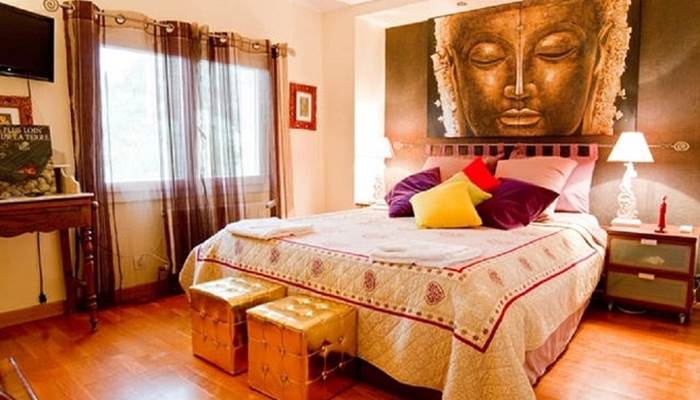 Chambre avec lit 160, bureau, climatisation