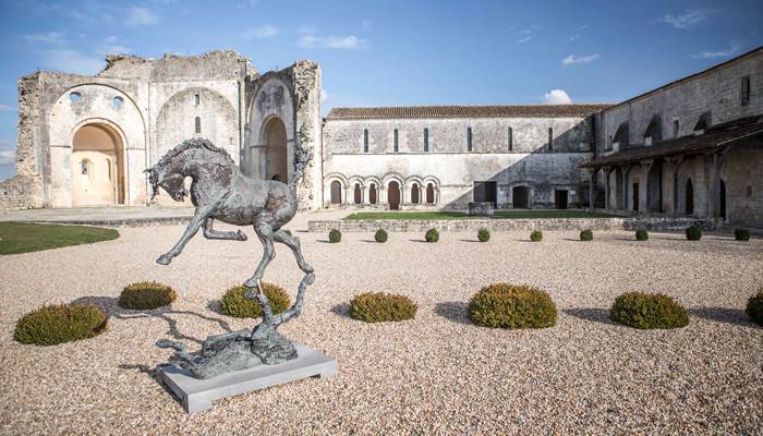 Abbaye de Trizay vue d'ensemble ©G. Ecale