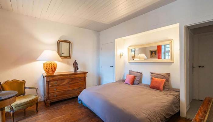 chambre-lit-queen-size-charente-maritime