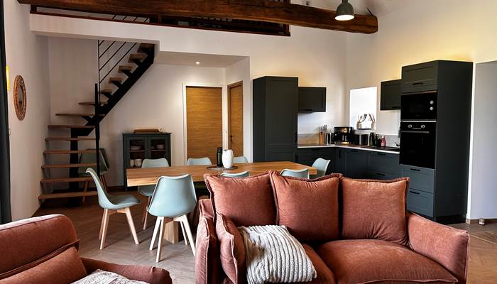 salon avec cuisine équipé long séjour