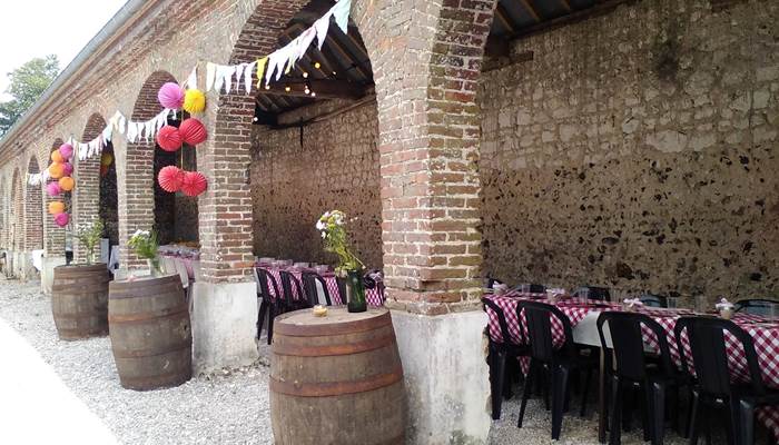 Repas sous les arcades