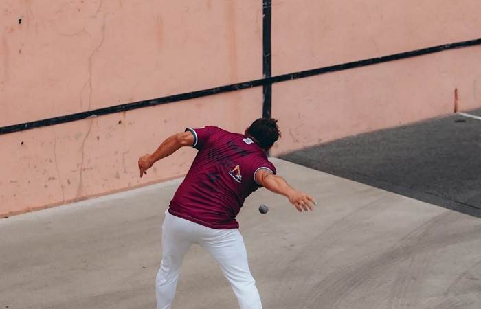 Partie de Pelote sur la Place