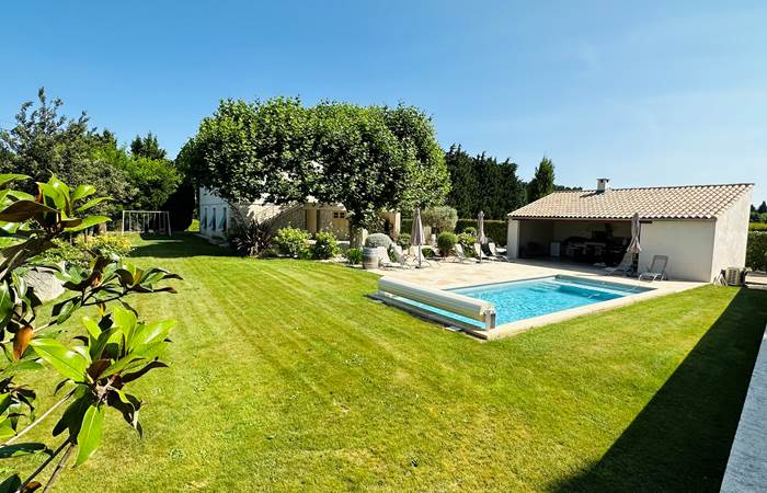 Vue du jardin, Proche saint Remy de Provence, Avignon, Alpilles