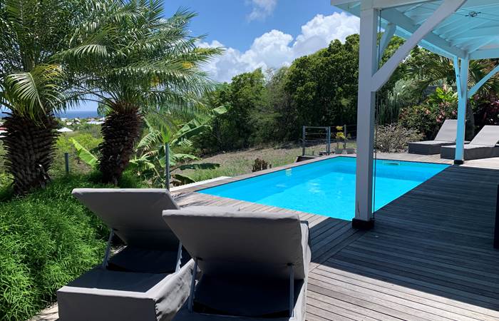 Terrasse extérieure et piscine