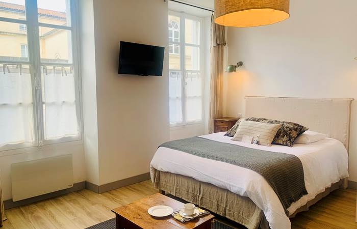 Les appartements du 10 proche Thermes_Rochefort_Tête d' Alouette_ grand lit 160x200