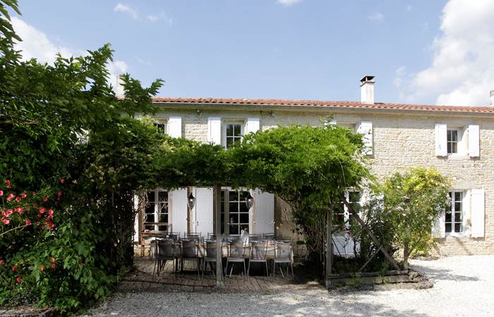 FAÇADE DE LA MAISON