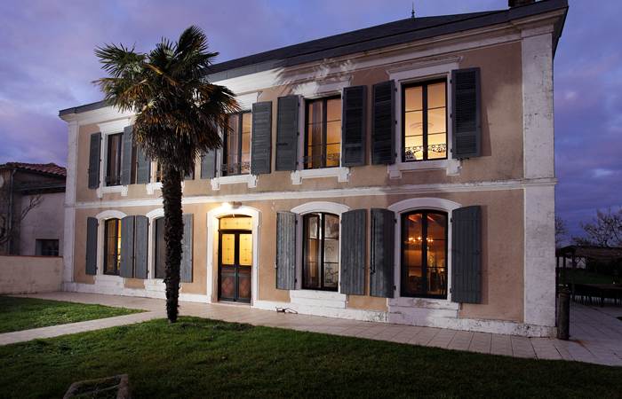 FAÇADE DE LA MAISON