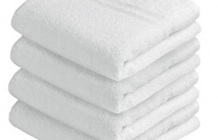 serviettes-en-blanc-32-x-32-lot-de-12-grossiste-esthetique-fournisseur-professionnel-de-produits-esthetiques