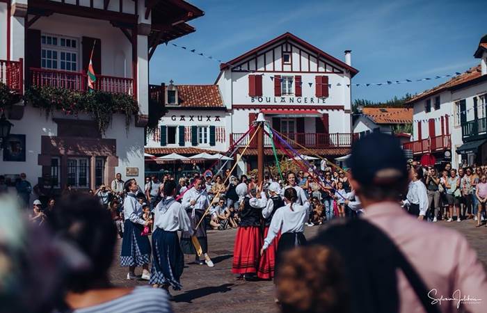 Danses Basques sur la Place