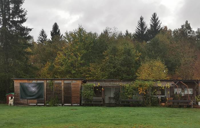 La maison d'accueil et sa salle de télétravail