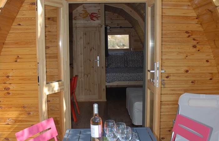 La terrasse et l'entrée du Pod