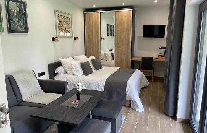 7050a95c-1dba-414f-87bd-7f2ad4177422