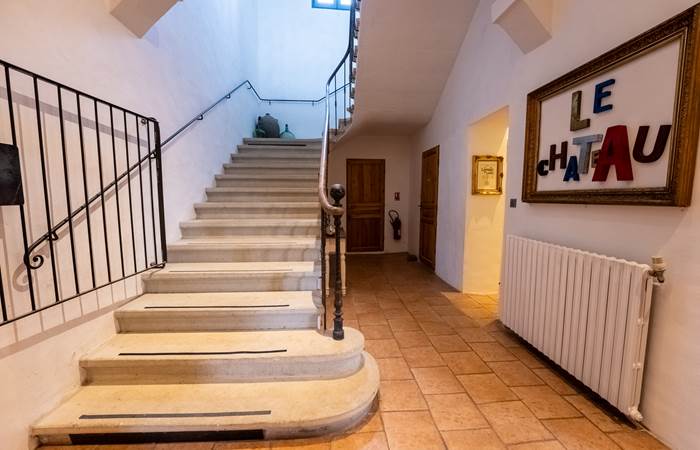 LE CHÂTEAU - RDC - Entrée et Escalier