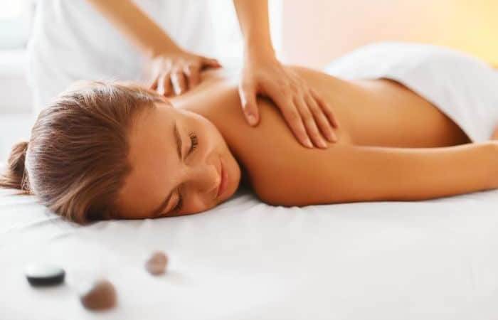 Massage-femme-dos