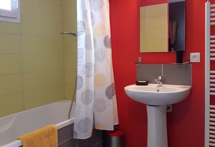 Chambre avec baignoire