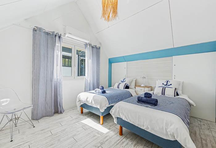Chambre 4 à l'étage soit en 2 lits jumeaux 90cm séparés ou réunis en un seul lit de 180cm - (A préciser lors de votre réservation)
