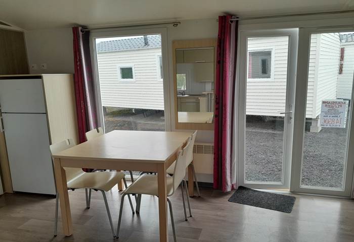 table + 5 chaises