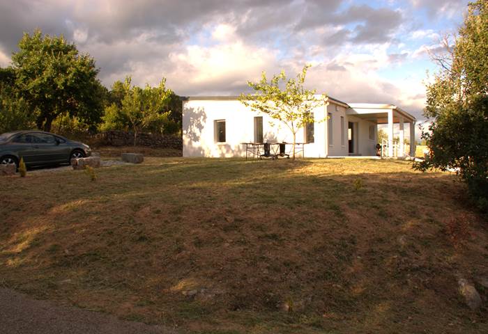 Parking et accès de plein pied au gîte