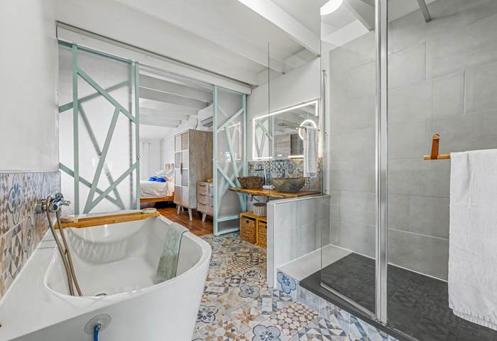 Salle de bains privative de la suite parentale RDC