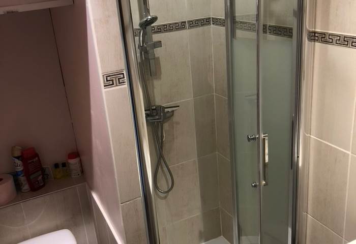 Salle de bain avec douche à l' italienne
