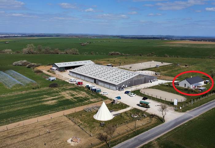 Vue aérienne de l'écurie et du gite