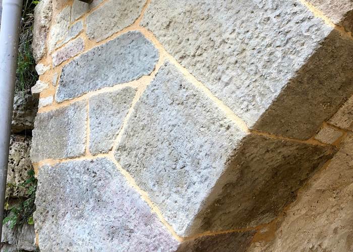 La voûte de la "crypte" du Château de Saint-Chamarand reprend vie!