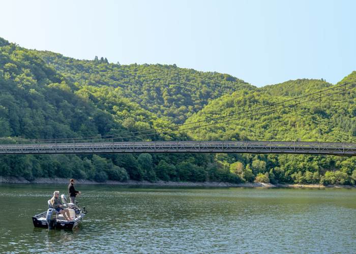 Pêche aux carnassiers sur les barrages de l'Aigle et Bort-les-Orgues