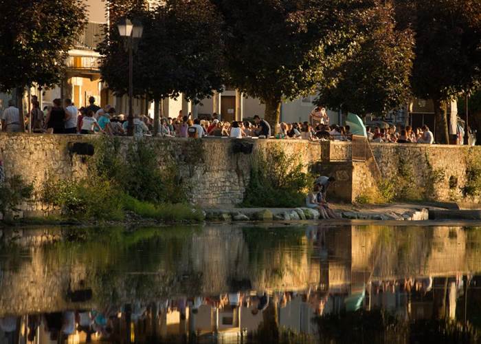Bistrots sur les quais à Bretenoux