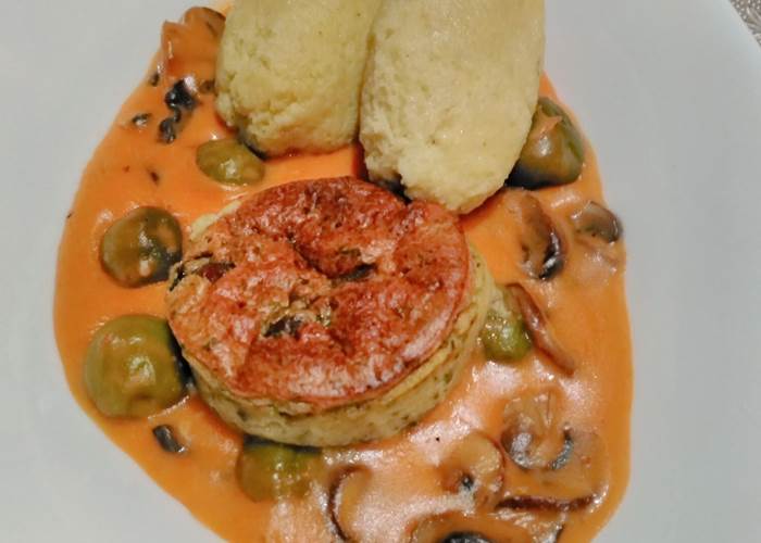 gâteau de foie de volaille, quenelles de semoule maison