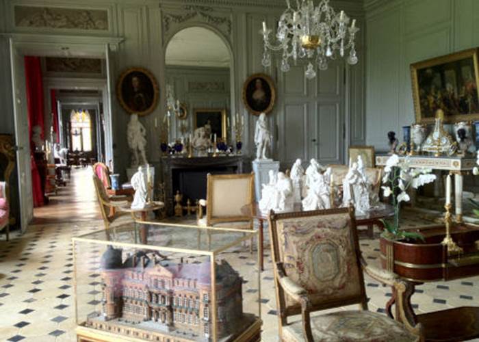 Le  château de Digoin à 24km