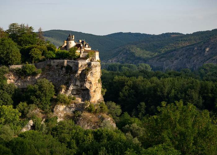 Vue sur le Château de Belcastel Lot Tourisme - C