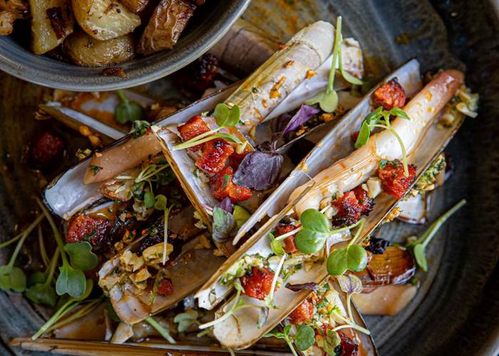 Poêlée de couteaux en persillade et chorizo