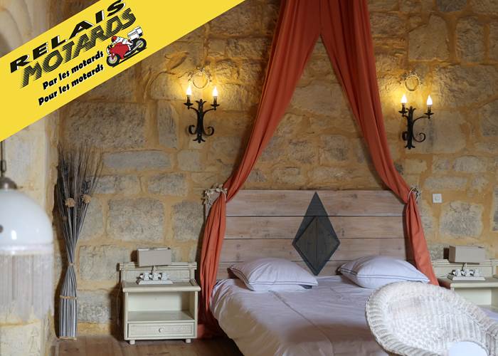Accueil de groupe motard au Château de Saint-Chamarand : chambre et table d'hôtes dans le Lot.