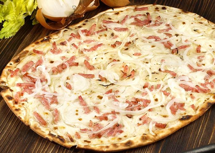 tarte flambée flammenkuche La Flèche spécialité maison