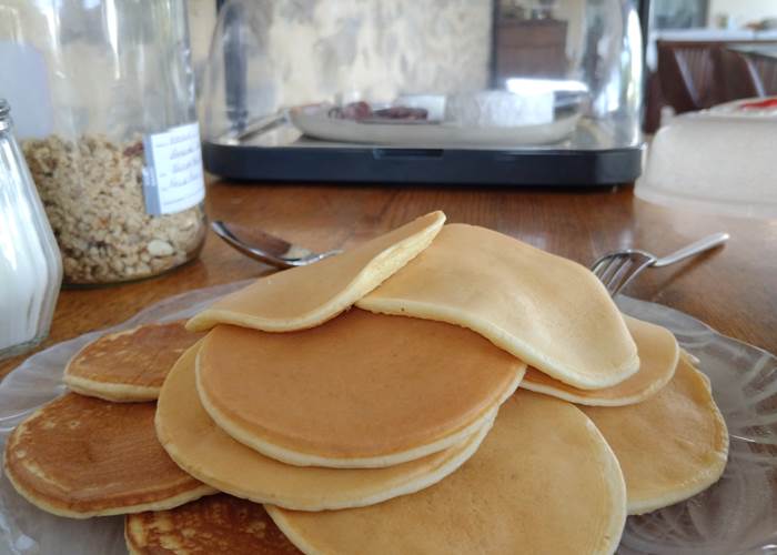 Ici des viennoiseries maison pour le petit-déjeuner des chambres d'hôtes