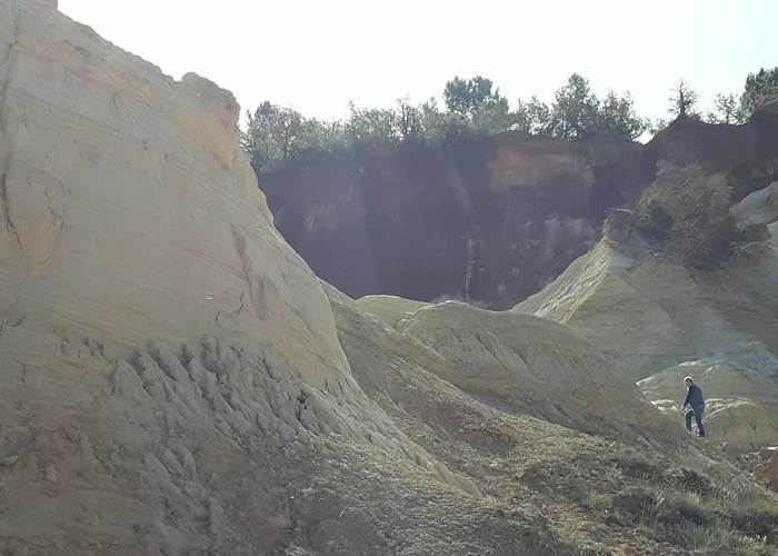 Les falaises du Colorado provençal à Rustrel : le Far West français
