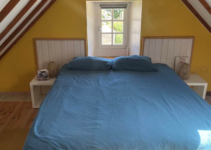 Une chambre (un lit double ou deux lits simples)