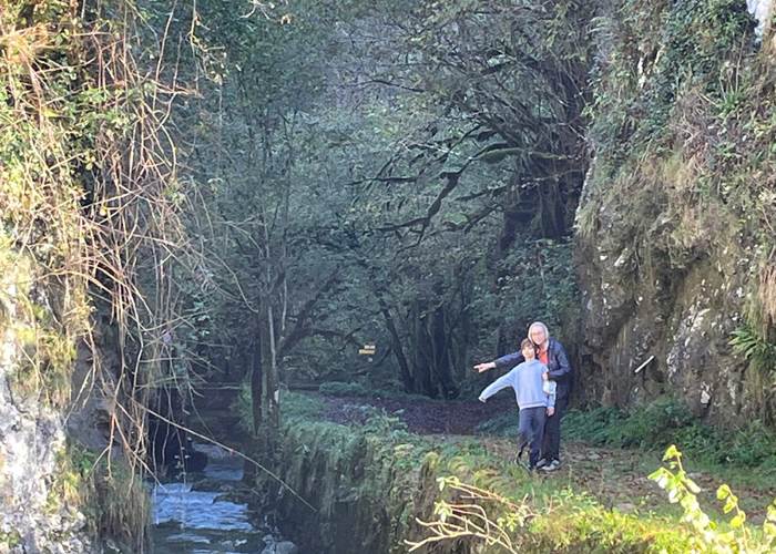 La Gourgue d'Asque et la rivière Arros qui longe le sentier de randonnée