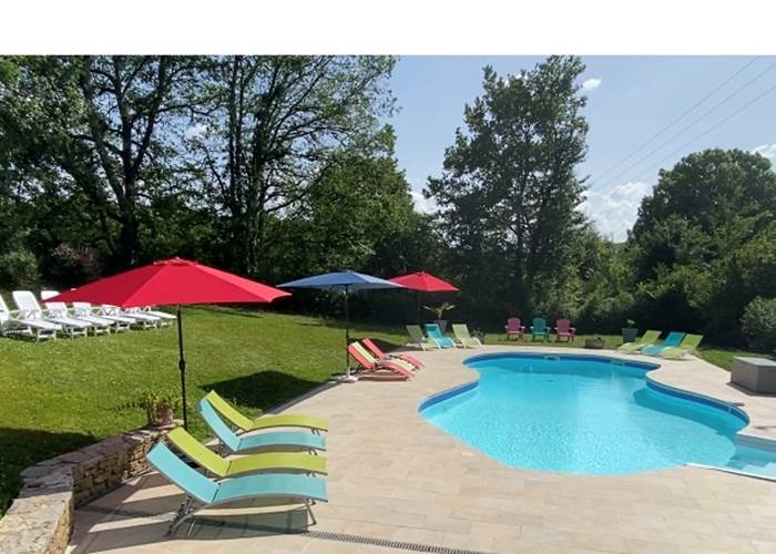 Piscine commune  des gîtes