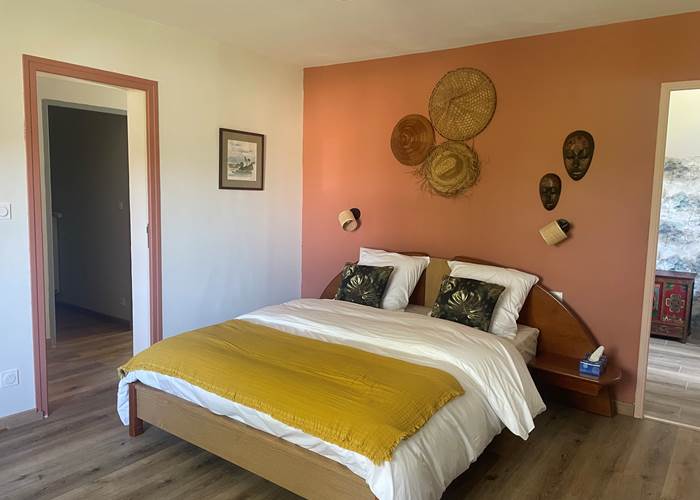 chambre de 30 m², vue sur le jardin, salle d’eau privative, lit moelleux, Mont-Saint-Michel