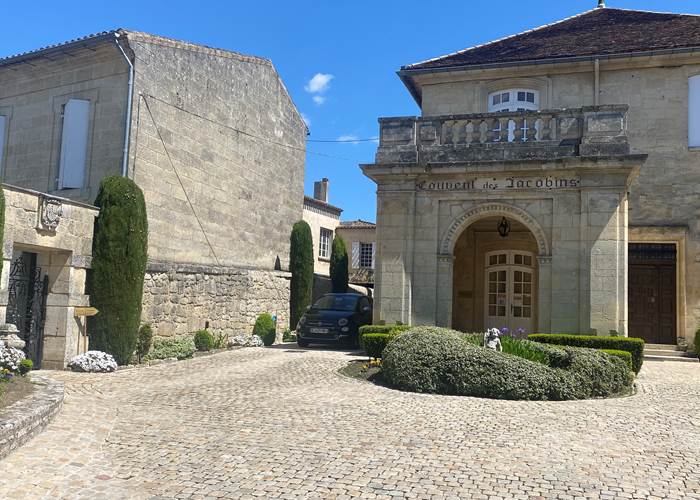 Couvent-Jacobins-citadelle-médiévale-vignoble