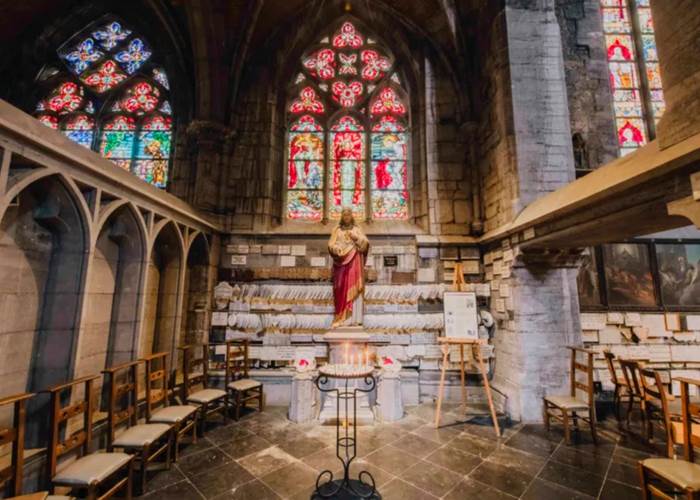 Basilique Saint Materne de Walcourt. Crédit photo : Le Pays des Lacs