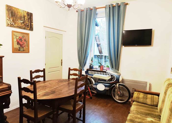 Salle petit déjeuner offert