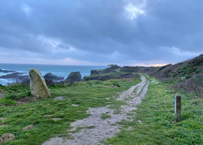 GR 34 en arrivant à Saint-Mathieu depuis La Grange Neuve